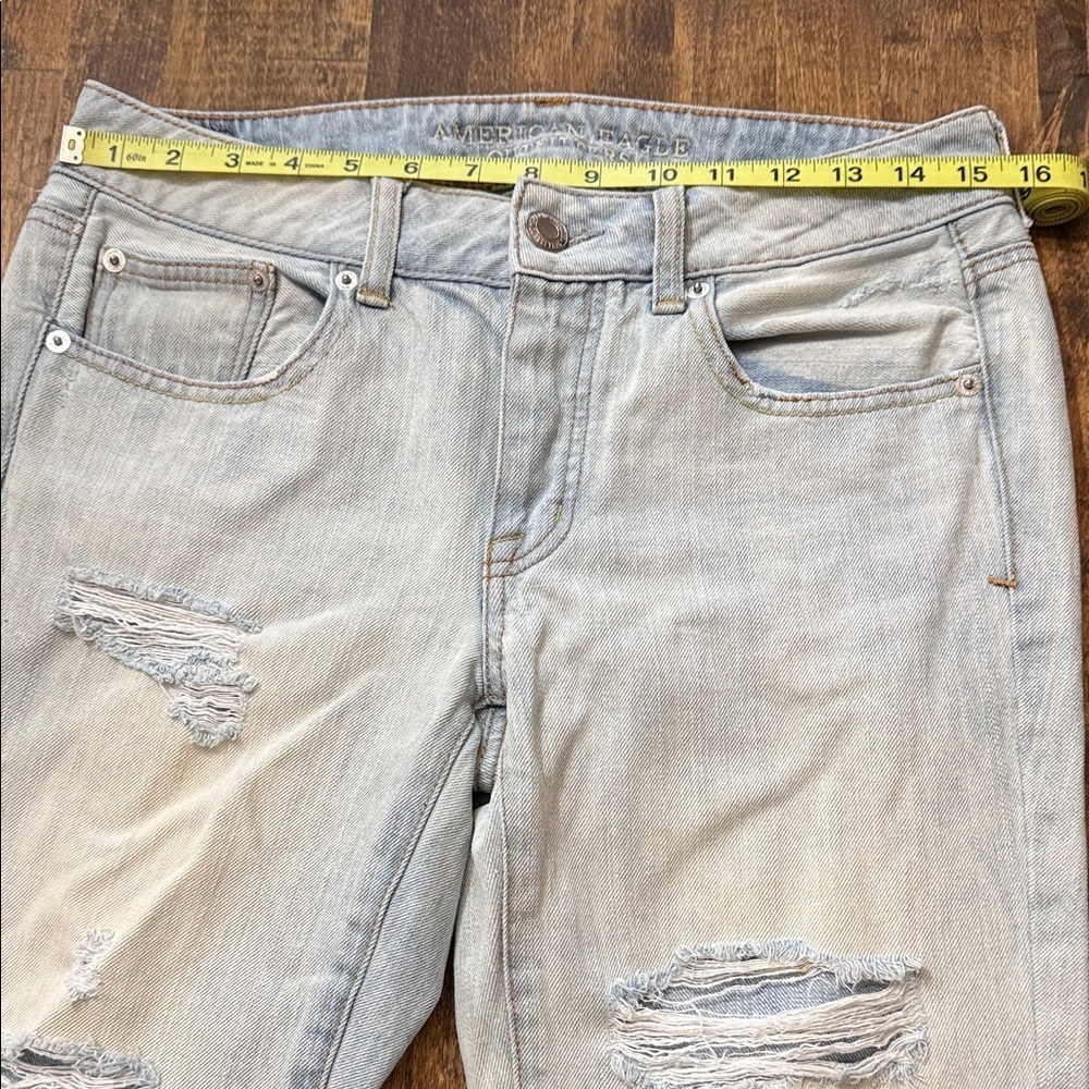AMERICAN EAGLE Boy Crop Button-Fly Light-Wash Distressed Jeans Size 4 - Picture 10 of 12